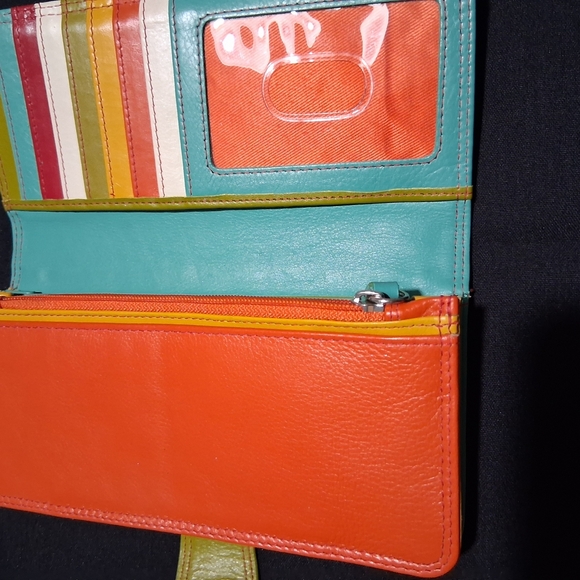 Vibrant Orange and Green Bifold Wallet with Modern Design - Picture 3 of 7